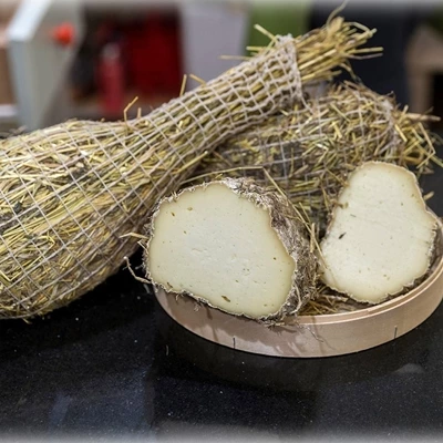 Cacio Infiascato nel fieno