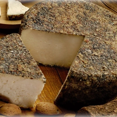 Queso Curado a la Almendra