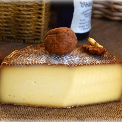Tomme des Croquants (curado con licor de nuez)
